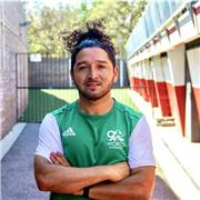 Entrenador personal ofrece entrenamientos orientados al bienestar humano y alto rendimiento